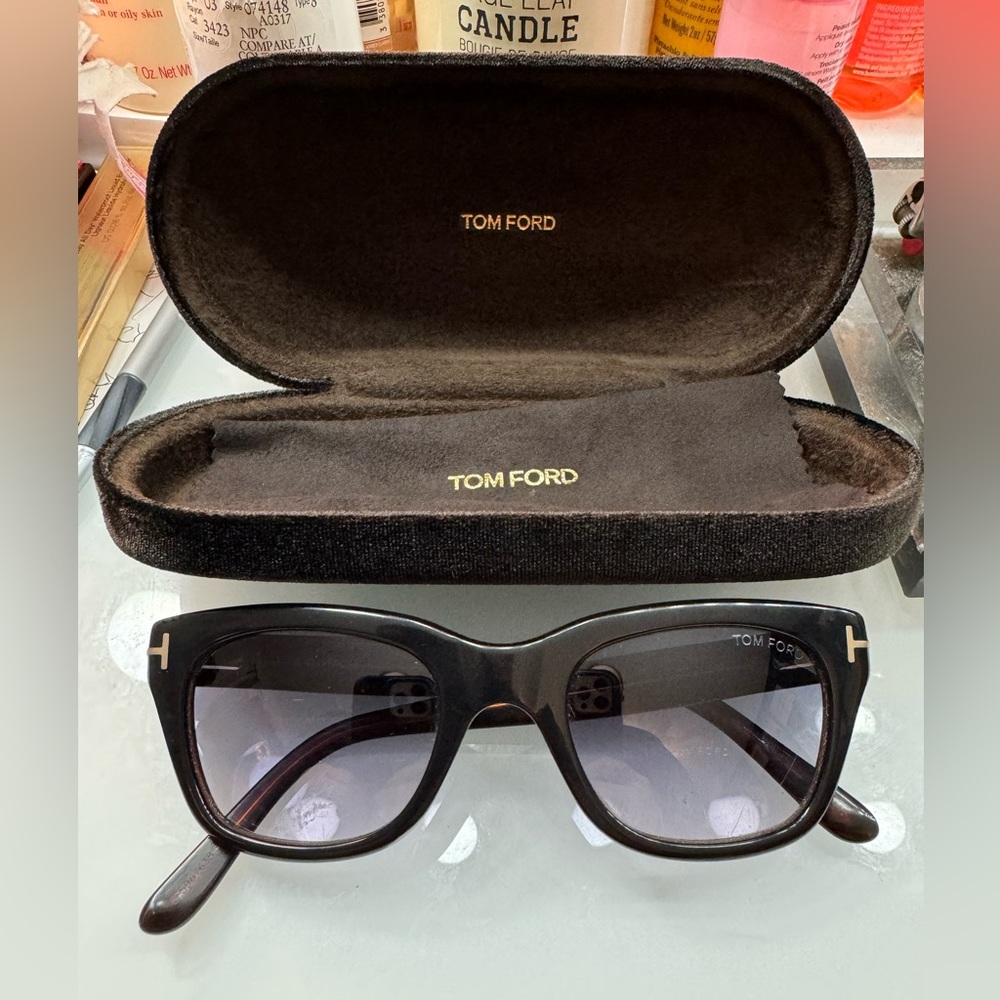 Tom ford sunglasses with case and cleaning cloth